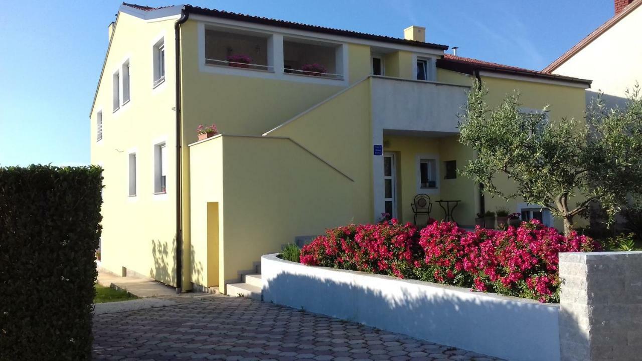 Apartment Thea Pula Exterior photo